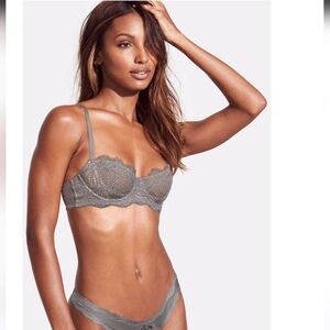 Victoria's Secret Dream Angels Wicked Uplift Bra (36D) & Panty (S)  Set - Gray